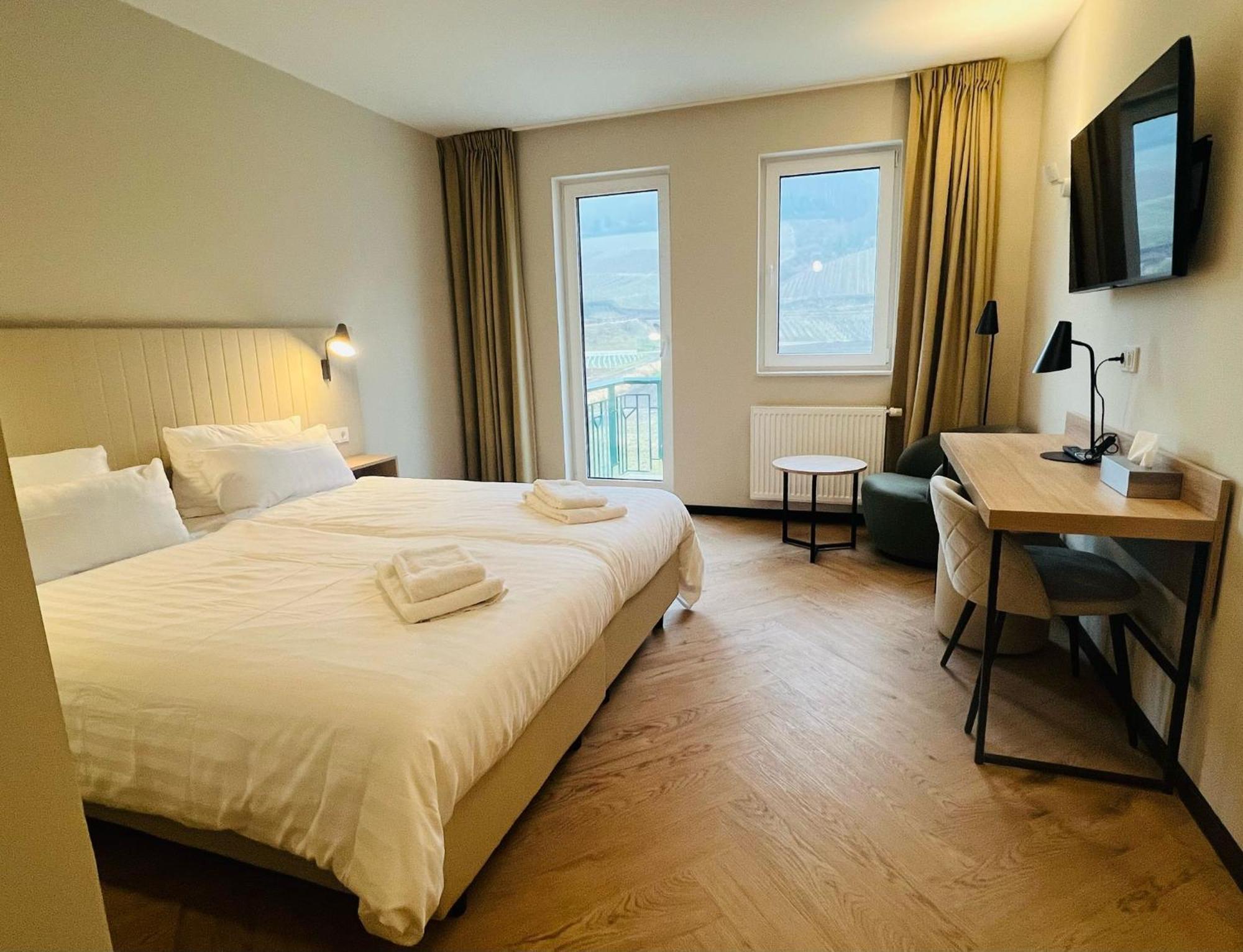 May Hotel Майшос Екстер'єр фото
